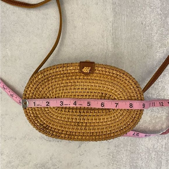 Unbranded || Woven Oval Crossbody Bag Handbag Purse Rattan Tan Brown