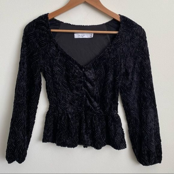 Ali & Jay || She Has A Way Velvet Button Blouse V-Neck Black XS