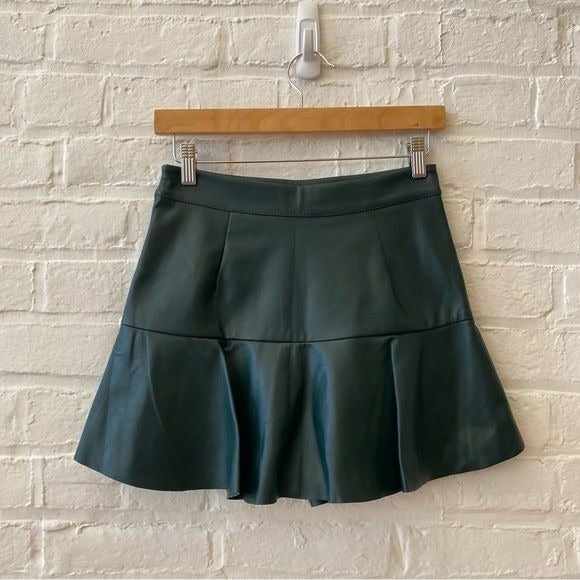 DO+BE || Faux Leather Mini Skort Hunter Green Small