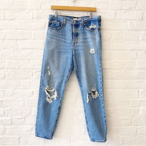 Levi’s‎ || Wedgie Icon Fit in Authentically Yours Distressed Blue 29