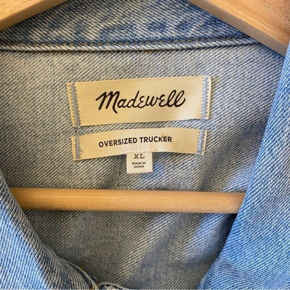 Madewell || The Oversized Trucker Jean Denim Jacket in Fitzgerald Light Wash XL