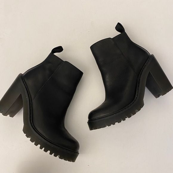 Dr. Martens || Magdalena Leather Heeled Chelsea Boots Black 9