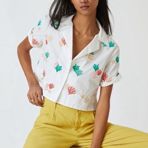 Anthropologie || Maeve Cropped Surf Shirt Boxy Embroidered Coral White XS