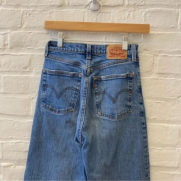 Levi’s || Ribcage Straight Ankle Jeans Medium Wash Blue 25