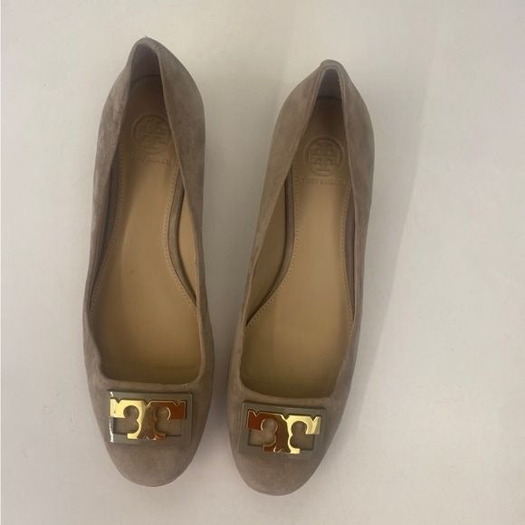 Tory Burch || Gigi Logo 25mm Low Pumps Suede French Gray Tan Gold 8.5