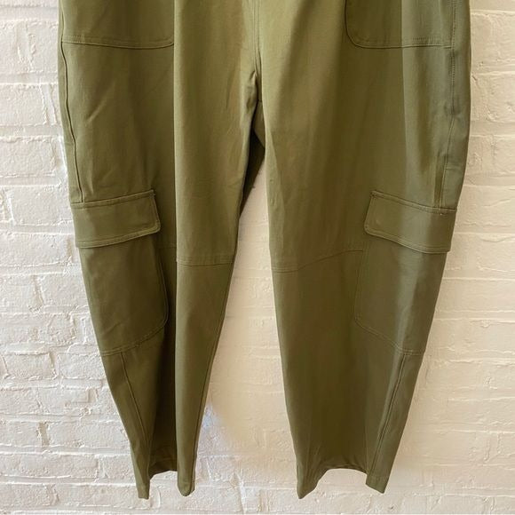 Universal Standard || Karlee Stretch Cotton Twill Cargo Pants in Ivy Green L