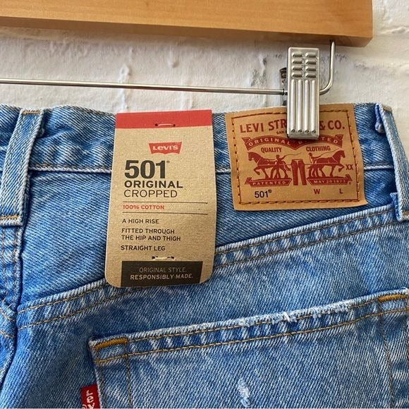 Levi's || 501 Cropped Jean in Athens Break Distressed Blue 29 NWT