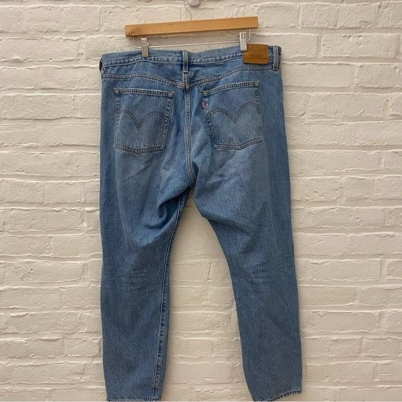 LEVI'S || Wedgie Icon Fit in Authentically Yours Distressed Blue 34