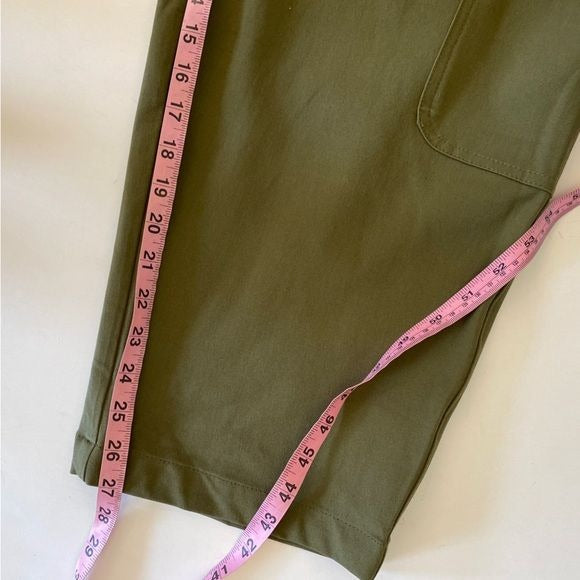 Universal Standard || Karlee Stretch Cotton Twill Cargo Pants in Ivy Green L