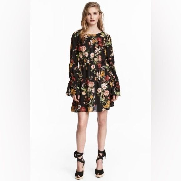 H&M || Fall Floral Long Sleeved Mini Dress Black 14