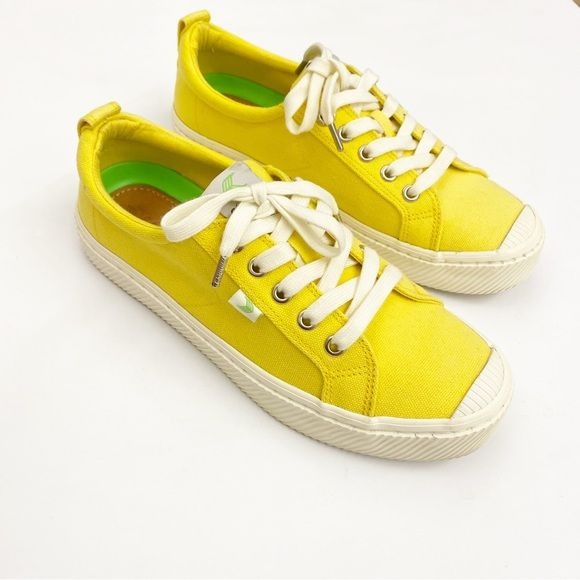 Cariuma || OCA Low Canvas Sneakers Yellow W 7.5 M 6