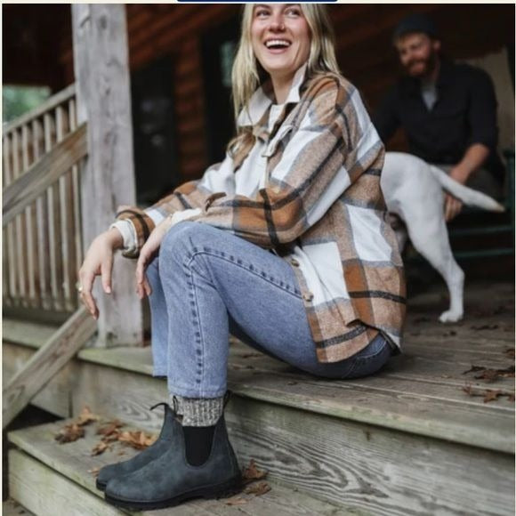 Blundstone || Classics 587 Chelsea Boots in Rustic Black AU 6.5 US 9.5