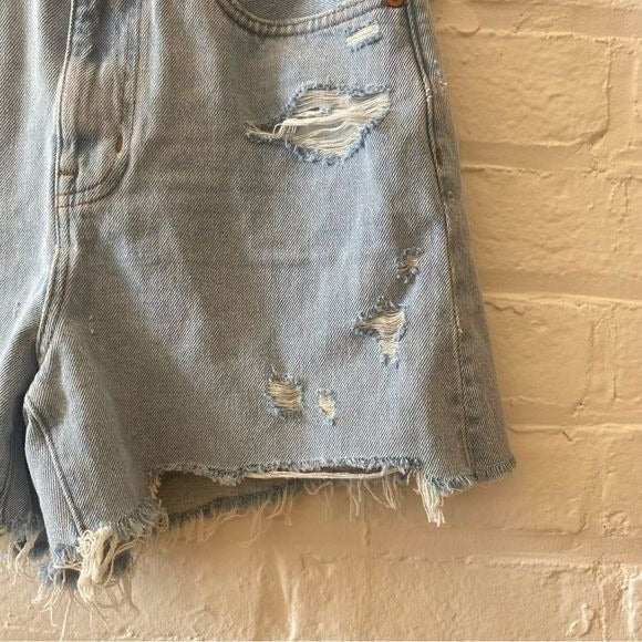 Madewell || Curvy Momjean Short Flintwood Wash Distressed Cutoff Denim Jean 25