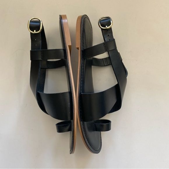 Anthropologie || Perdita Toe-Loop Black Leather Gold Hardware Flat Sandals 9