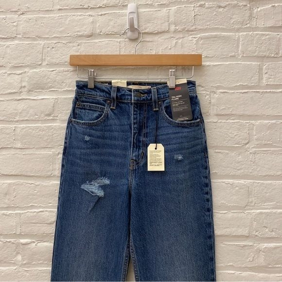 Levi’s || Premium 70’s High Flare Jeans Distressed Blue 25 x 32 NWT