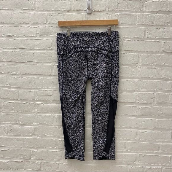 Lululemon || Sole Training Crop Mesh in Daisy Dust Alpine White Black 8