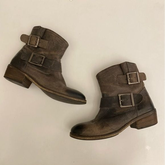 Seychelles || Castanets Moto Boots in Grey Taupe Ankle Booties Buckles 7