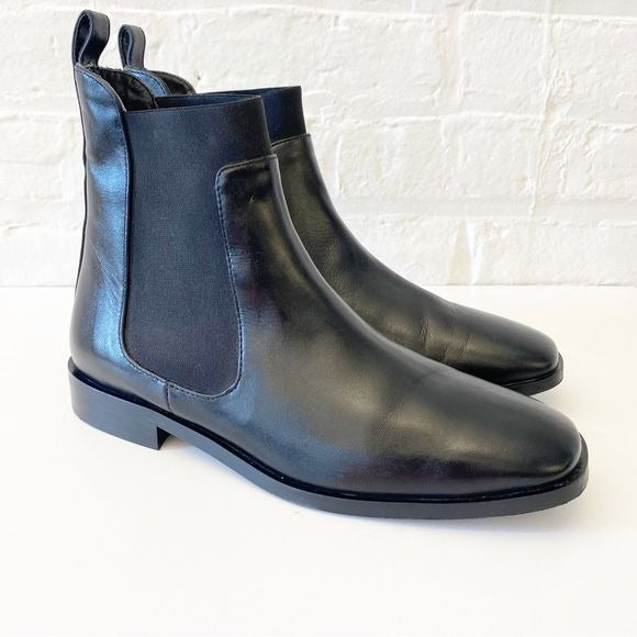 Everlane || Italian Leather Square Toe Chelsea Boot in Black 8.5