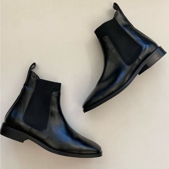 Everlane || Italian Leather Square Toe Chelsea Boot in Black 8.5