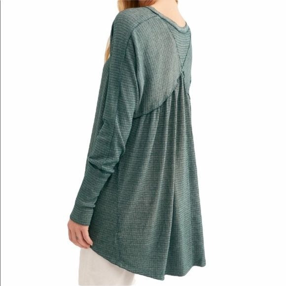 Free People || We The Free Citrine Oversized Thermal Swing Top Smoke Green Small