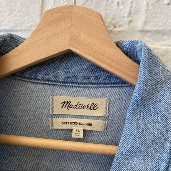 Madewell || The Oversized Trucker Jean Denim Jacket in Fitzgerald Light Wash XL