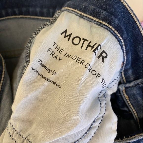 MOTHER || The Insider Crop Step Fray in Teaming Up Wash Blue 25