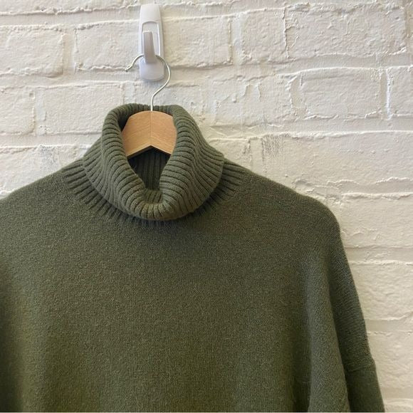 J. Crew || Turtleneck Sweater in Supersoft Yarn XS