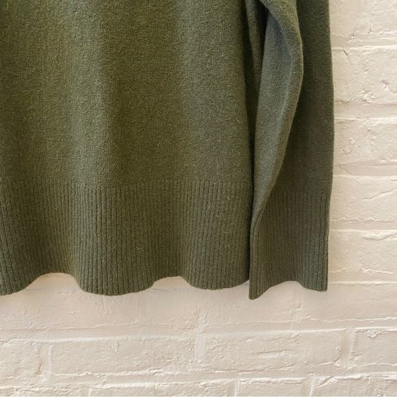 J. Crew || Turtleneck Sweater in Supersoft Yarn XS