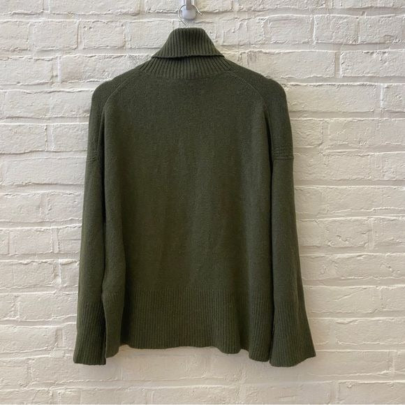 J. Crew || Turtleneck Sweater in Supersoft Yarn XS