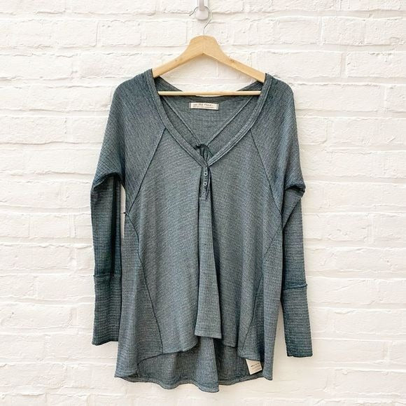 Free People || We The Free Citrine Oversized Thermal Swing Top Smoke Green Small