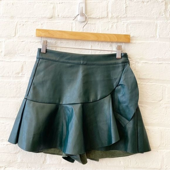 DO+BE || Faux Leather Mini Skort Hunter Green Small