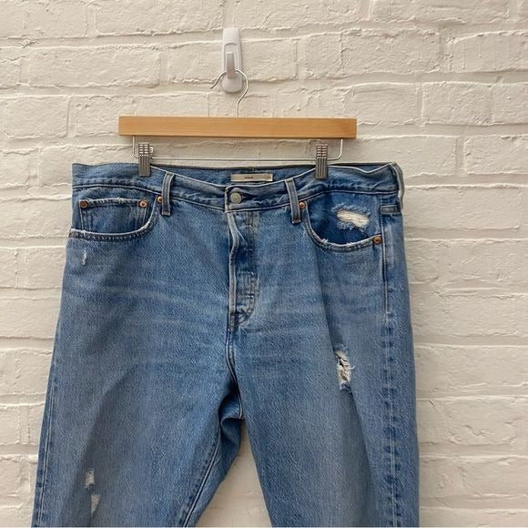 LEVI'S || Wedgie Icon Fit in Authentically Yours Distressed Blue 34