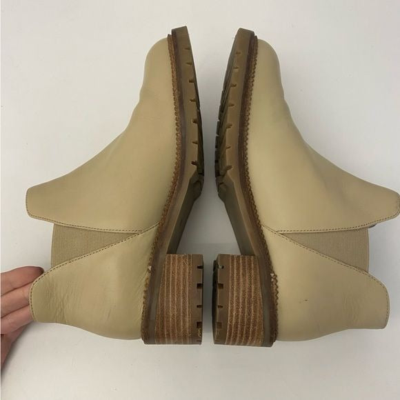 Anthropologie || Seychelles Heart of Gold Ankle Booties Off White Ivory 6.5