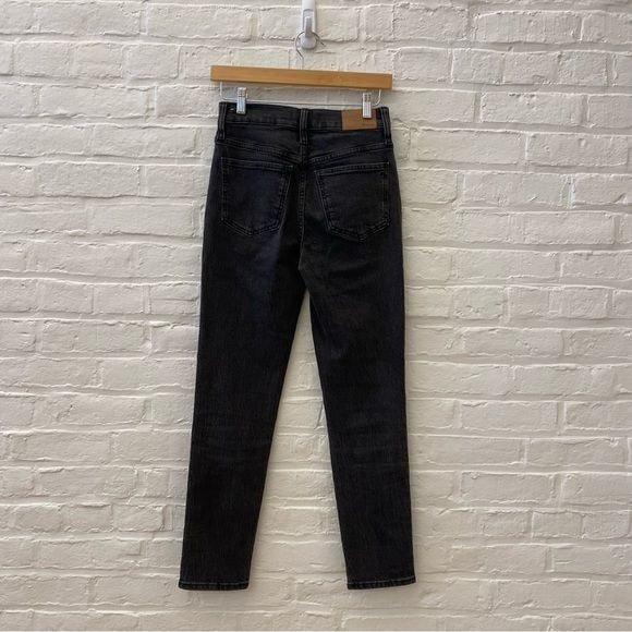 Madewell || The Perfect Vintage Jean in Lunar Wash Black Gray 23