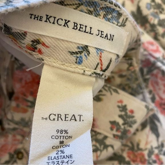 THE GREAT. || Kick Bell Jean Flare Crop in Cream Enchanted Floral 28