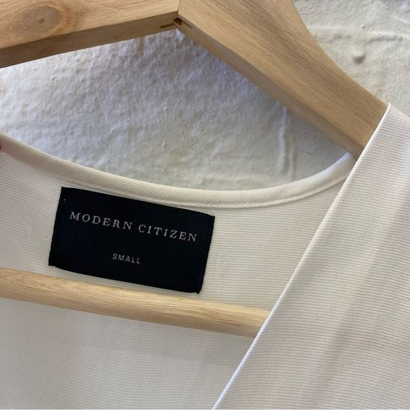 Modern Citizen || Sleeveless Structural Origami Blouse White Small