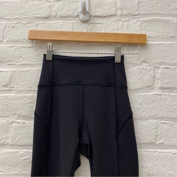 Lululemon || In Movement Crop Solid Black 0