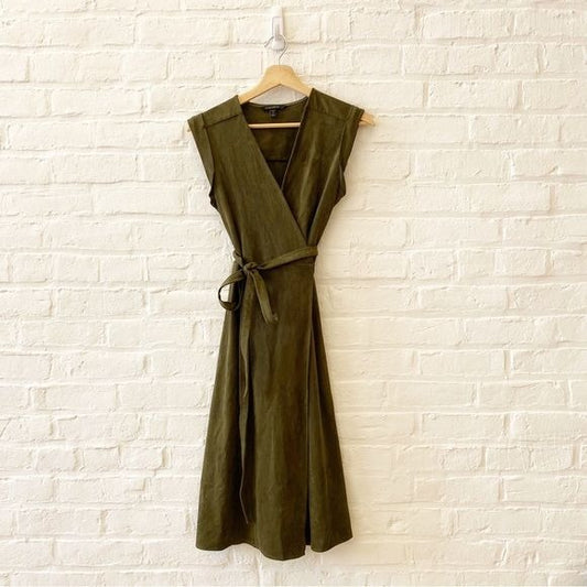 Banana Republic || Vegan Suede Wrap Midi Dress Green 2 Petite