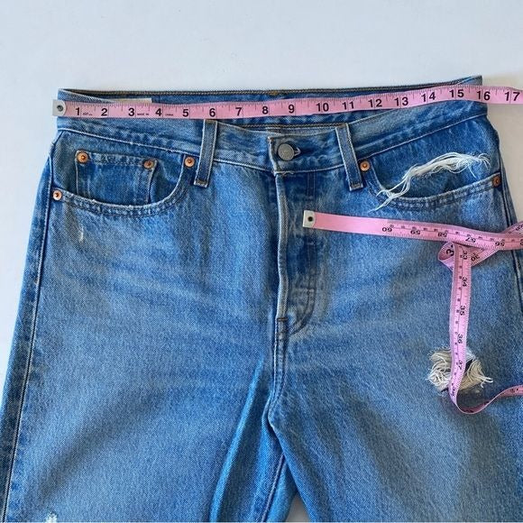 Levi’s‎ || Wedgie Icon Fit in Authentically Yours Distressed Blue 29