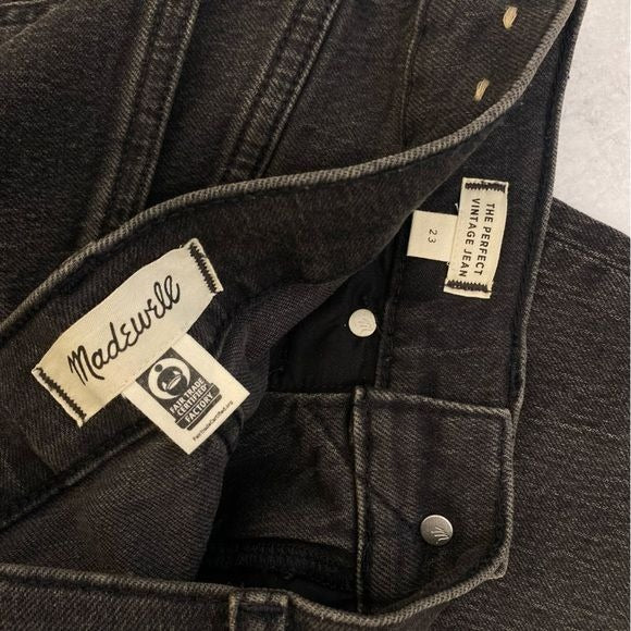 Madewell || The Perfect Vintage Jean in Lunar Wash Black Gray 23