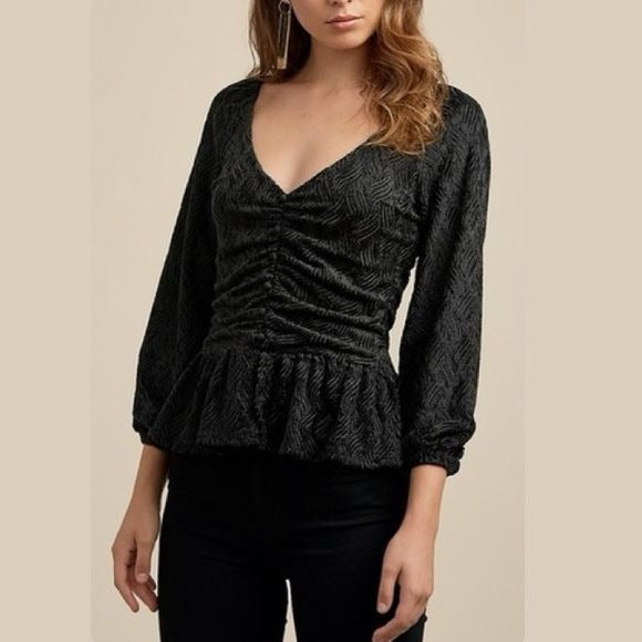 Ali & Jay || She Has A Way Velvet Button Blouse V-Neck Black XS