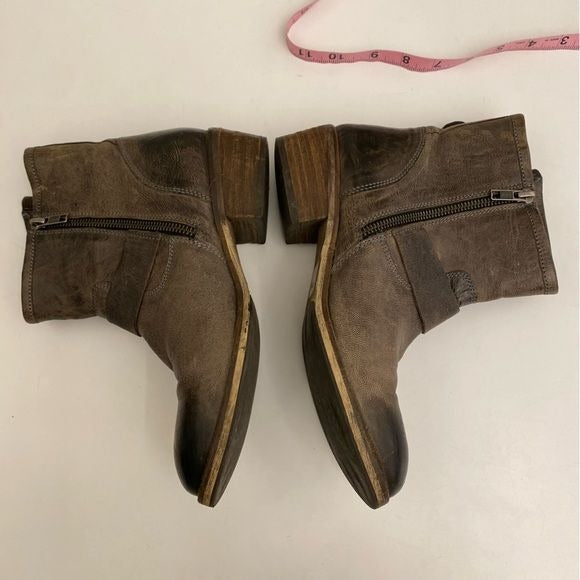 Seychelles || Castanets Moto Boots in Grey Taupe Ankle Booties Buckles 7