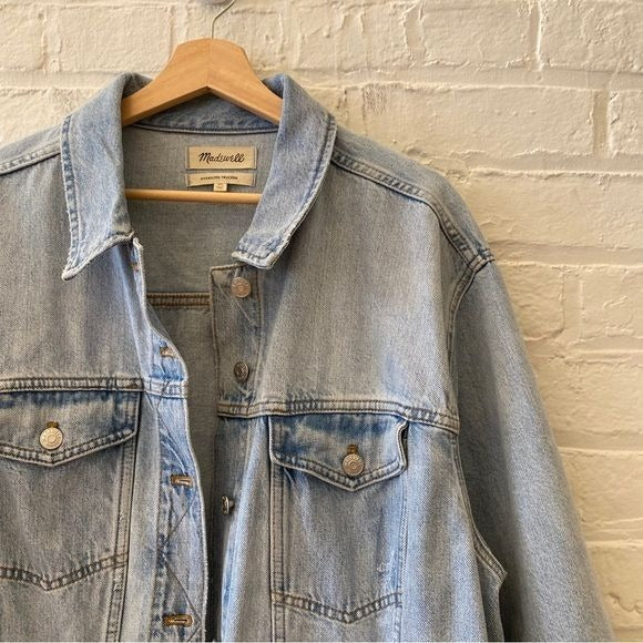 Madewell || The Oversized Trucker Jean Denim Jacket in Fitzgerald Light Wash XL