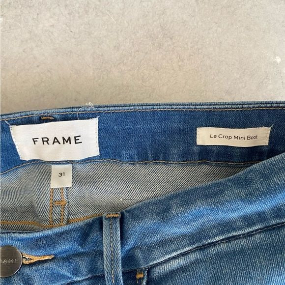 Frame || Le Crop Mini Boot Jeans in Cromwell Wash Blue 31