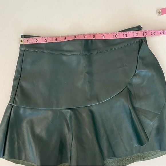 DO+BE || Faux Leather Mini Skort Hunter Green Small