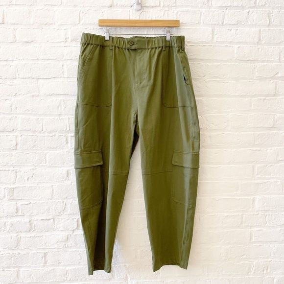 Universal Standard || Karlee Stretch Cotton Twill Cargo Pants in Ivy Green L