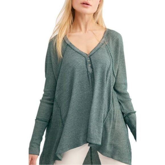 Free People || We The Free Citrine Oversized Thermal Swing Top Smoke Green Small