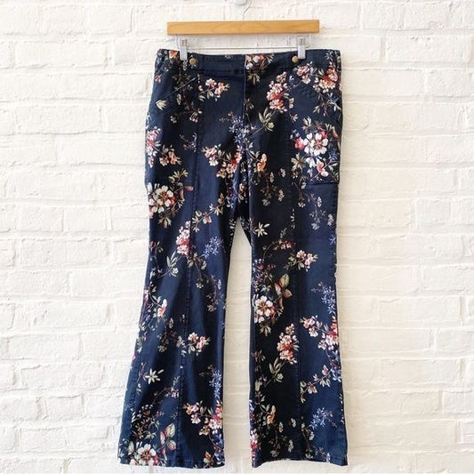 Anthropologie || Pilcro Mid-Rise Demilune Utility Pants Bootcut Floral Black 32P