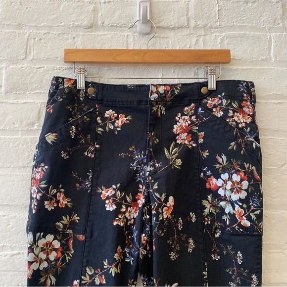 Anthropologie || Pilcro Mid-Rise Demilune Utility Pants Bootcut Floral Black 32P