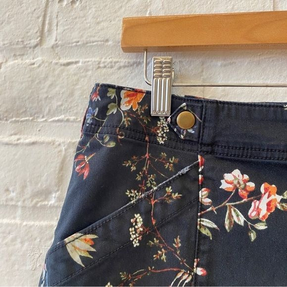 Anthropologie || Pilcro Mid-Rise Demilune Utility Pants Bootcut Floral Black 32P